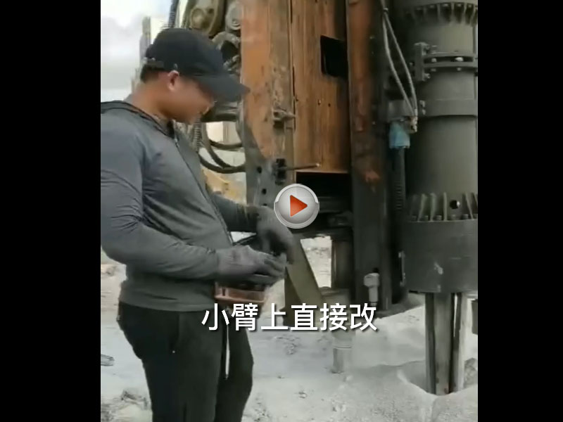挖機怎么改裝成巖石鉆裂機？